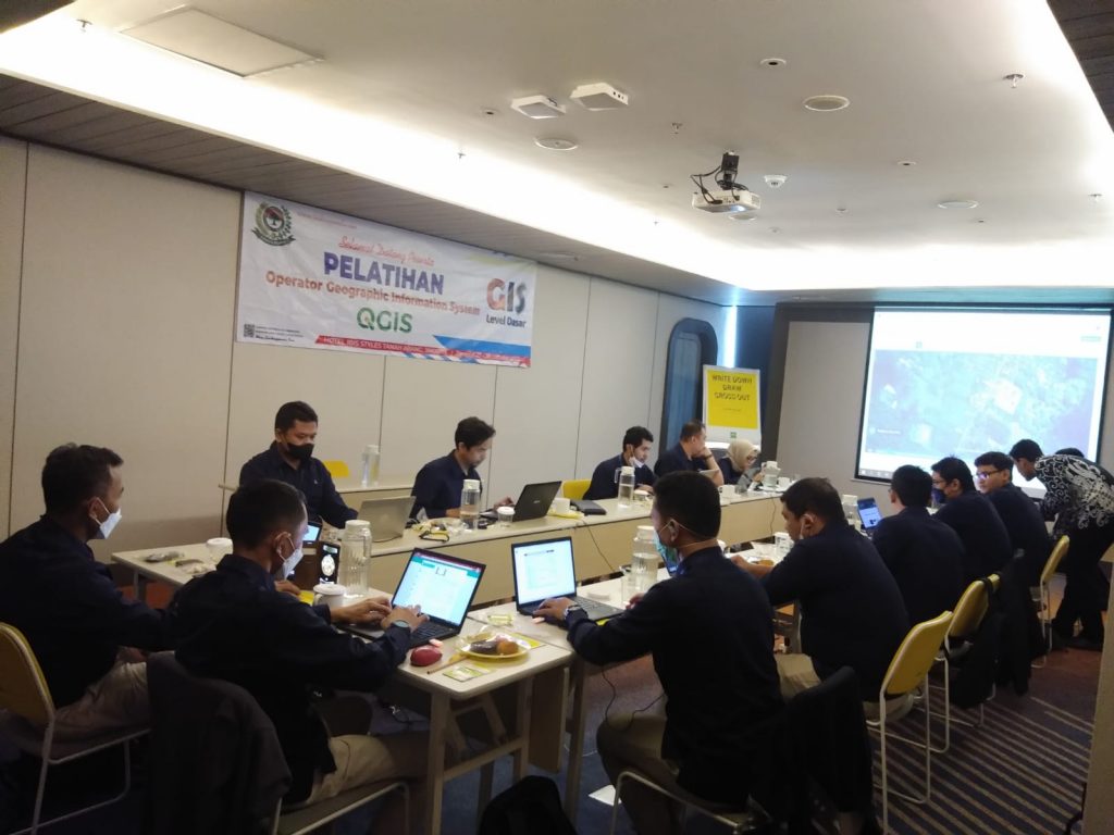 PELATIHAN GIS DASAR - QGIS DASAR TAHUN 2023