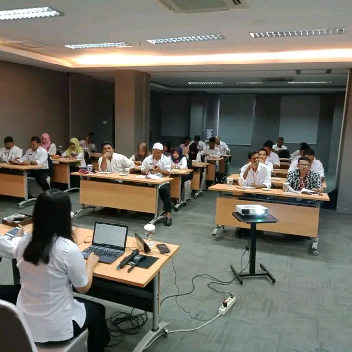 BIMTEK TEKNIK PUBLIC SPEAKING DAN PRESENTASI EFEKTIF 2025