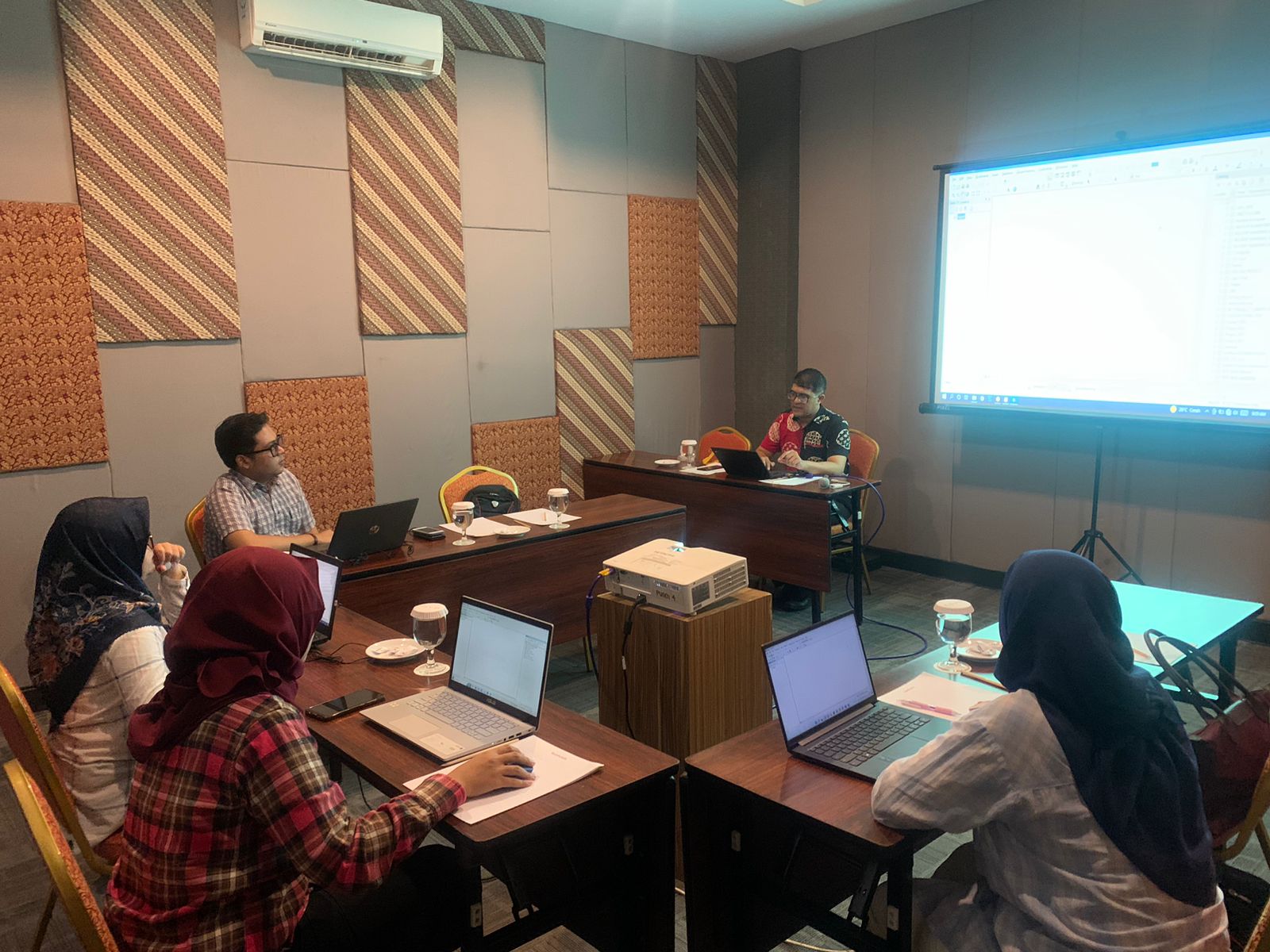 TRAINING BIM UNTUK QUANTITY TAKE-OFF DAN ESTIMASI BIAYA KONSTRUKSI 2025